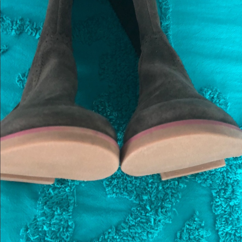 Boots - Picture 5 of 6